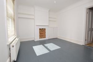 Living Room pic1- click for photo gallery